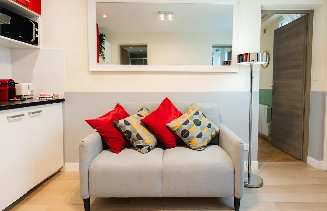 Stunning Modern Red Apartment Near Bastille-Marais-1