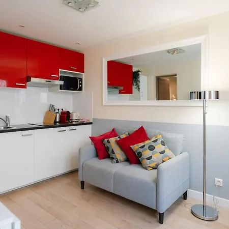 Stunning Modern Red Apartment Near Bastille-Marais-3