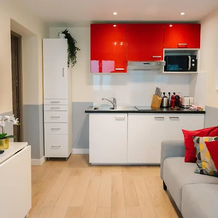 Stunning Modern Red Apartment Near Bastille-Marais-2